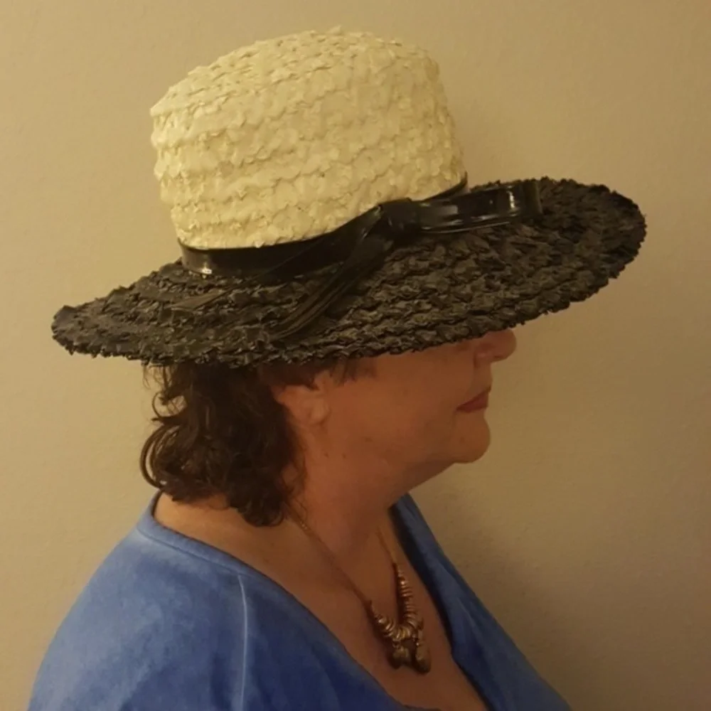 DERBY CHURCH TEA CREAM WOVEN STRAW HAT‎ WITH BLACK PATENT TRIM BOW - Picture 2 of 7